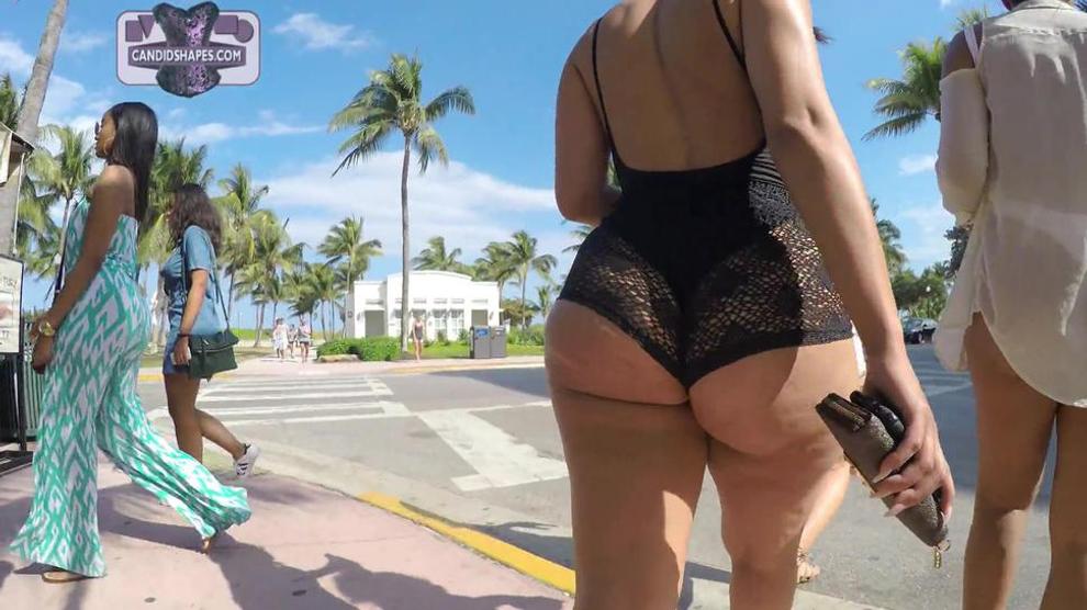 Candid Big Booty Latina Taking A Stroll Porn Videos