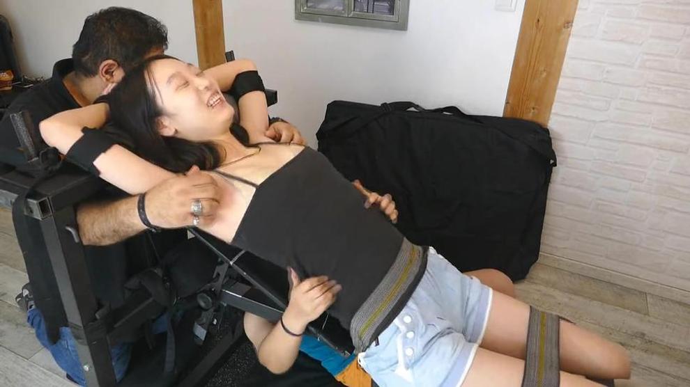 Asian Girl Liu Upper Body Tickle Porn Videos