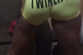 Sexy amateur twerking her juicy bubble butt