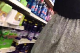 MILF at grocery store