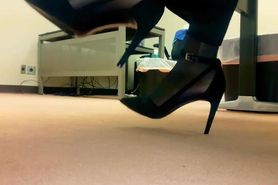 Stilettos at the office @Heelslovers