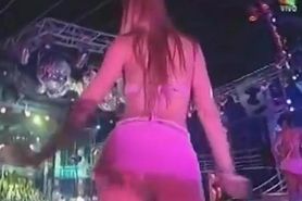Two professional dancer arouse the male public at a live television concert
