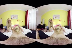Threesome two blondes VR