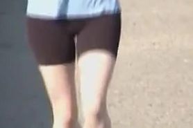 Candid cameltoe of amateur girl in sexy short shorts 03zd