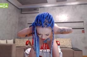 Webcam Queen punishing her pussy