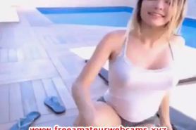 BUBBLY CAM GIRL TEASES ON FREE LIVE CAM