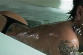Bathing big-booty brunette Christy Mack loves hard anal