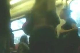 Grabandole el culo en el metro