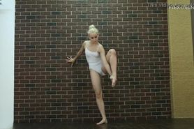 Hot teen girl does gymnastics naked Dora Tornaszkova