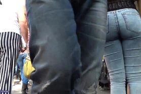 Candid ass in jeans