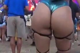 big ass dancing in music fest