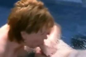 Mature blowing young cock in jacuzzi