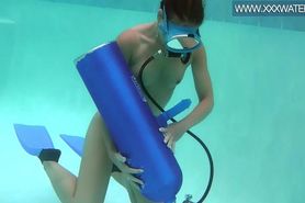 Minnie Manga blows dildo underwater