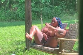 Thicc slut bodied whore squirting across her backyard