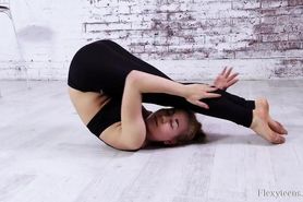 Hot Russian flexible girl Nara Mongolka
