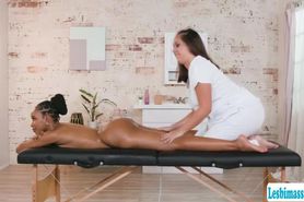 Sexy masseuse lick and massage the pussy of her ebony client