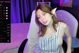 elf camgirl plays with pussy