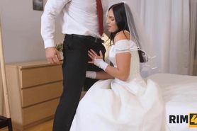 RIM4K&period; Asslicking and sex are special gift the bride has for the guy