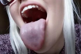Softest Girl wet tongue show