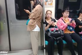 woman watch bulge and pic on the train