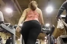 Amazing big butt girl on a treadmill