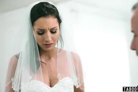 Tall bride analyzed by ex-BF before wedding ceremony