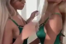Twin Sisters Gets Naked And Plays With Dildo