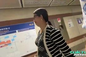 Tourist fucks the Thai MILF and cums in tight pussy