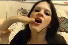 Cam girl dildos her mouth so messy