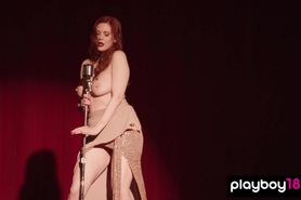 Red MILF singer Maitland Ward reveals her tits during her enchanting song