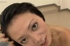 Mari Hoshizawa stud ball butter on her hair