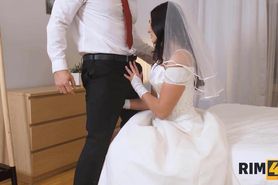 RIM4K. Bald man enjoys asslicking by his delectable Czech bride