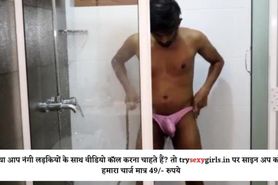 Bhabhi aayi pani dene bathroom me pakad liya