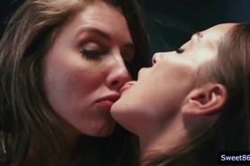 Abigail Mac slides her juicy tongue inside Lena Pauls pussy