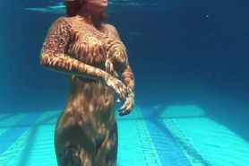 Heidi Van Horny with huge boobs underwater