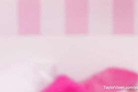 Taylor Vixen loves pink pussy