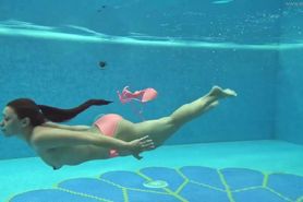 Sazan Cheharda on and underwater naked swimming