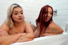 Two plumped bestfriend sucking in bathtube