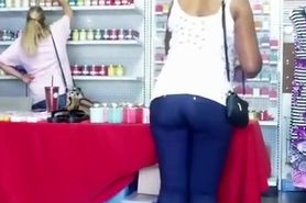 Big ass ebony chick in tight jeans