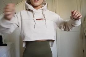 Hot leggins girl cameltoe butt