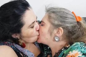 TWO MATURE KISSING