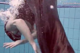 Underwater girl Liza Rachinska swims naked