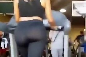 Big booty chick in black leggings