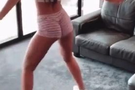 Australian Lucie Showing Sexy Big Ass And Shaking In Public