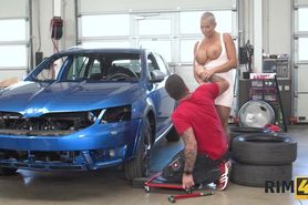 RIM4K. After a rough shift in the garage, man receives amazing rimjob