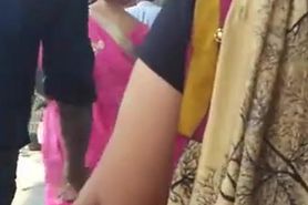 Indian voyeur - Aunty back show in blouse