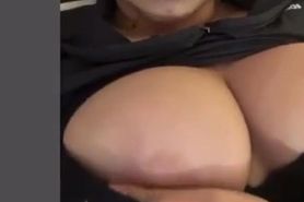 Australia girls flashhes on boobs on Omegle