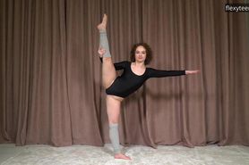 Russian teenie Sofa Nagy is a hot young gymnast