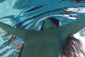 Poolside and underwater erotics of Diana Kalgotkina