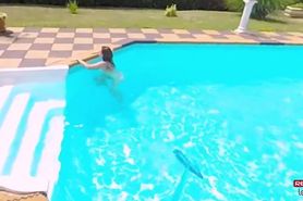 RealityLovers - Seducing The Poolboy